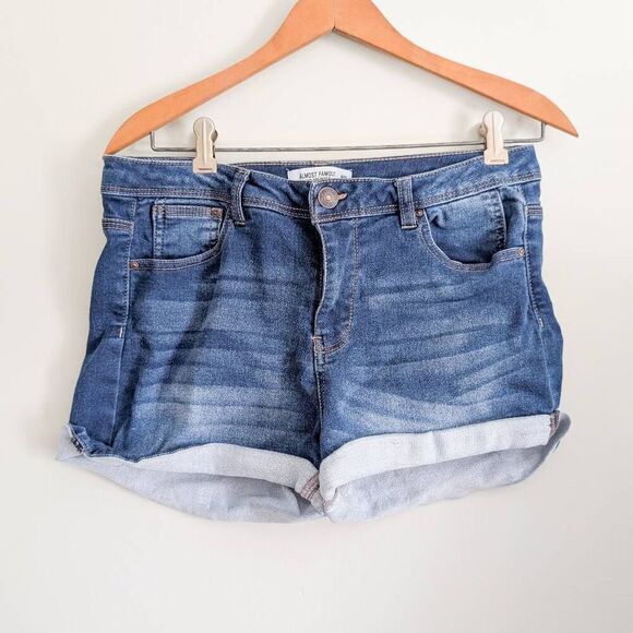 Almost Famous Mid Rise Denim Short 11 - Picture 1 of 3
